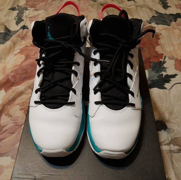 COPY - HOST PICK Jordan Lift Off South Beach - Picture 6 of 14